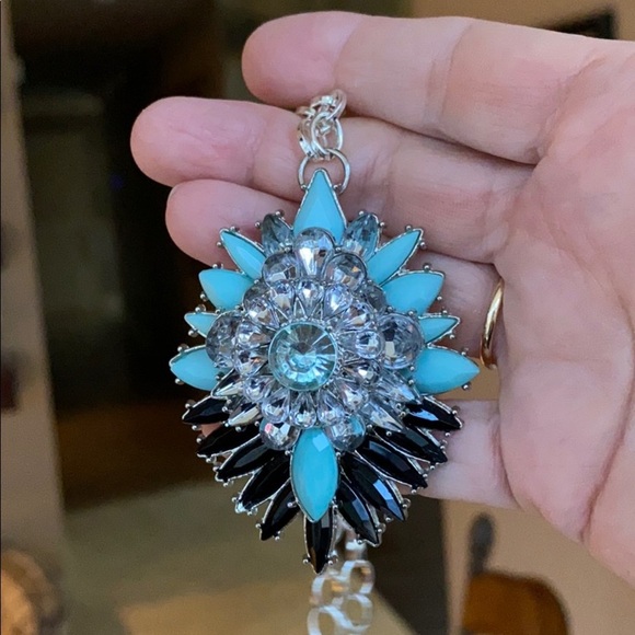 Upcycled statement floral necklace choker - Picture 4 of 5